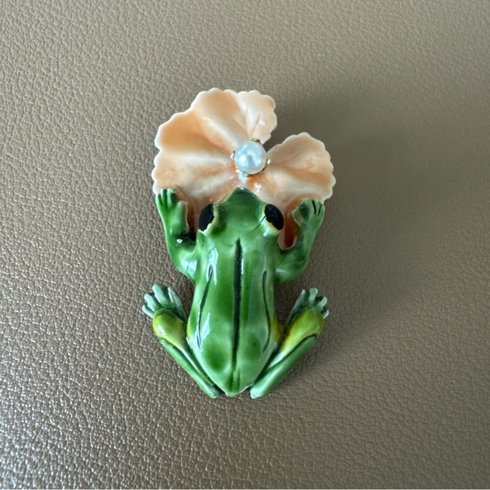 Vintage Original by Robert Enamel Frog w/Lily Pad & Pearl Brooch Pin - Picture 3 of 6